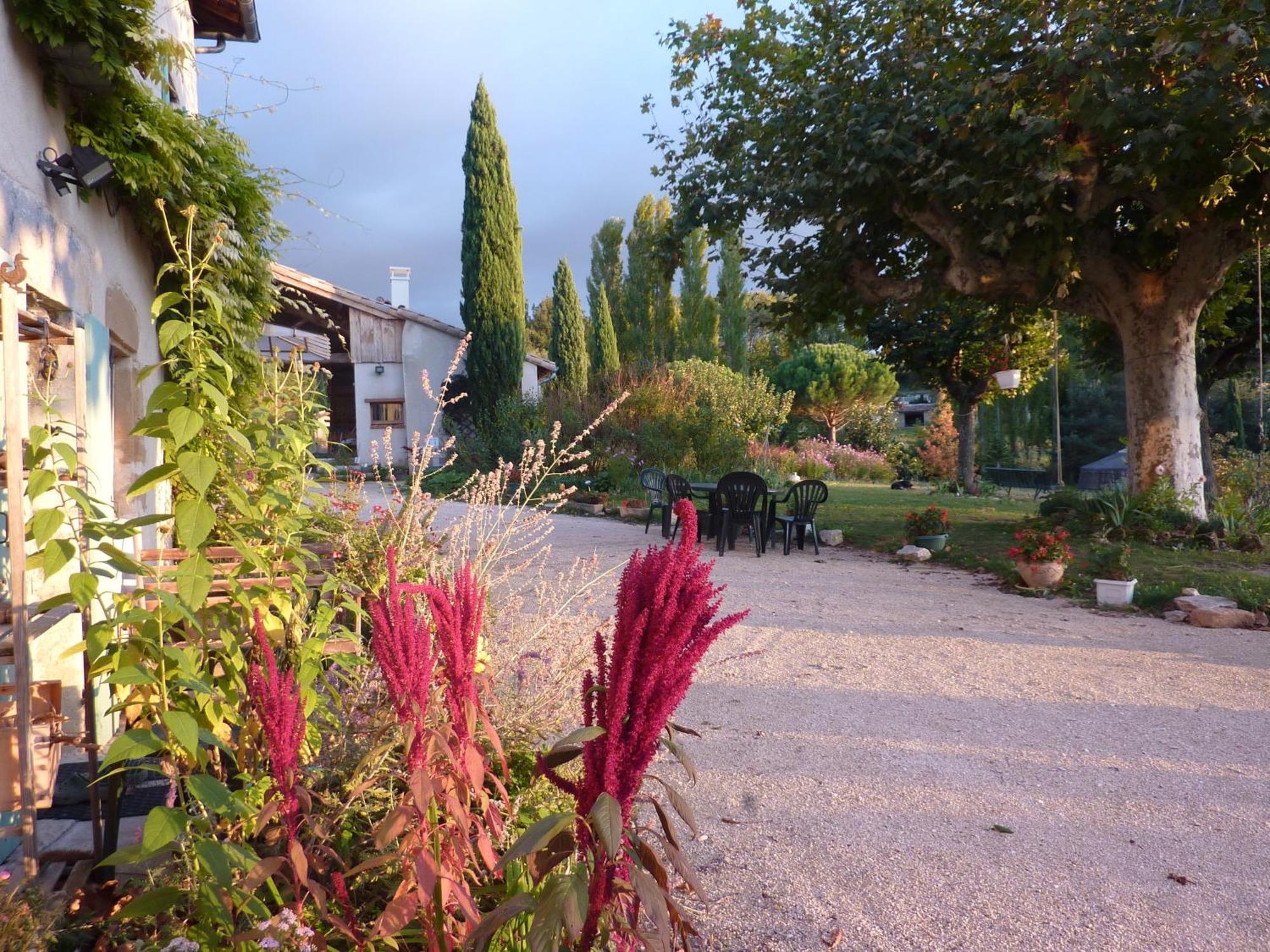 La Source, Vegetarian Guest House Chabeuil Buitenkant foto